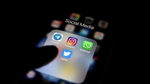Rapora göre Türk kullanıcılar, sosyal medyada dünya ortalamasından biraz daha fazla vakit geçiriyor. Günlük ortalama 2 saat 44 dakikalarını sosyal medyada geçiren Türk kullanıcılar, internette de dünya ortalamasından bir saat daha fazla vakit harcıyor.