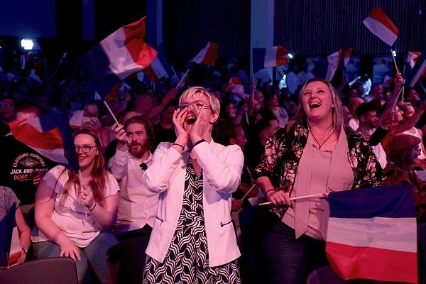 Günlerdir merakla beklenen Fransa'daki erken genel seçimde katılım oranının bir önceki seçime göre 20 puan artmış durumda olduğu bildirildi.