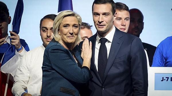 Göçmen karşıtı olarak bilinen aşırı sağcı Le Pen'in seçim anketlerinde de birinci gösterilen partisi ilk turda oyların yüzde 34'ünü almış durumda. Seçimi önde götüren Le Pen, sandıkların sayımına geçildikten sonraki ilk açıklamasında demokrasinin konuştuğunu ve artık Fransa'nın yeni bir sayfa açmak üzere olduğunu söyledi.
