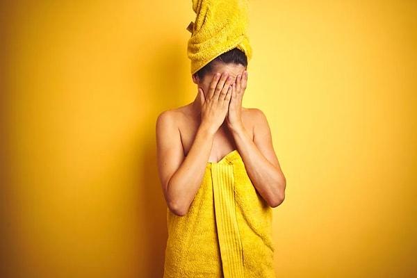 İnsanların yüzde 74'ünün duşta ağladığını söyleyen uzmanlar, "Duş genellikle düşüncelerimizle baş başa kalabildiğimiz, rahatlatıcı bir alan. Duş alan kişiler o gün yaşadıklarını düşünebilir, Grammy'ye aday gösterilebilecek şarkı performanslarına imza atabilir ya da gözyaşı dökerek duygularını açığa çıkartabilir" dedi.