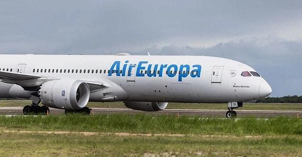 İspanyol havayolu şirketi Air Europa’ya ait Boeing 787 tipi uçak, Madrid'den Uruguay'ın başkenti Montevideo'ya gidiyordu.