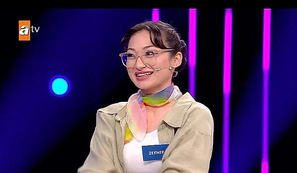 6. ATV ekranlarında yayınlanmaya başlayan ve Oktay Kaynarca'nın sunduğu Alan yarışmasında geçtiğimiz günlerde bir kadın yarışmacı ses taklidi yapmıştı. Yarışmacı kendisine iş teklifi gittiğini açıkladı!