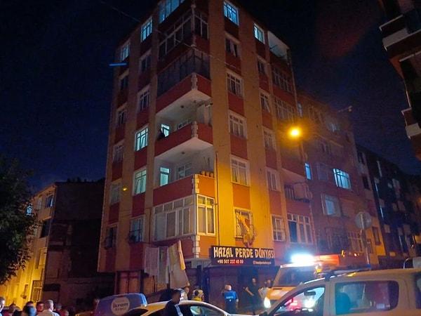 İddiaya göre, 1120 Sokak'ta yapımı devam eden inşaat nedeniyle yanında bulunan 6 katlı bir binada daha önceden oluşan çatlaklar daha da artınca bina sakinleri durumu belediye ve polis ekiplerine haber verdi.