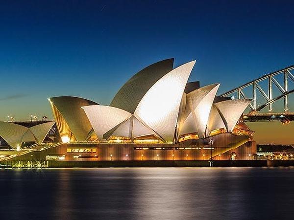 6. Avustralya'nın sembolü olna Sidney Opera Evi, aynı zamanda 20. yüzyılın en ünlü yapılarından biridir.