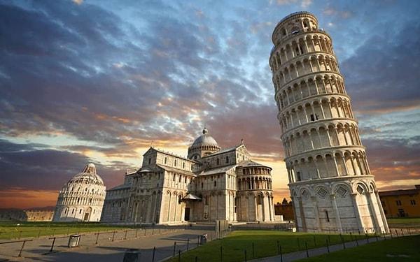 4. Üst üste binmiş yuvarlak 6 sütun dizisinden meydana gelen Pisa Kulesi!