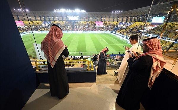 Suudi Arabistan'ın Riyad kentinde oynanması planlanan Galatasaray-Fenerbahçe Süper Kupa final maçı, Suudi yetkililerin 'Yurtta Sulh Cihanda Sulh' pankartı ve Mustafa Kemal Atatürk tişörtlerine izin vermemesi nedeniyle iptal edilmişti.