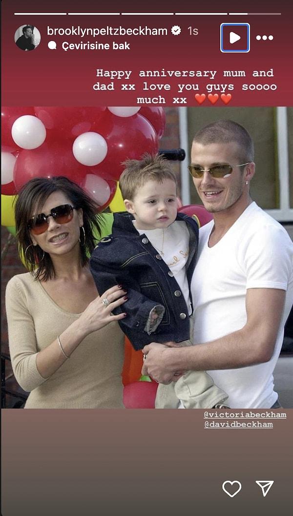 Brooklyn Beckham anne ve babasının evlilik yıl dönümünü kutladı.