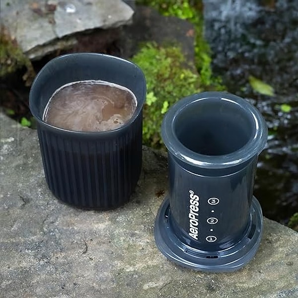 Seyahatte, kampta, teknede... Her yerde kahve keyfi için Aeropress 10R11 Go Travel kahve makinesi.