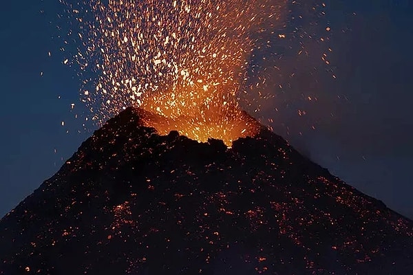 Avrupa'nın en yüksek aktif yanardağı olan Etna, geçtiğimiz hafta boyunca aktif haldeydi. Etna'nın ardından Stromboli de faaliyete geçti.