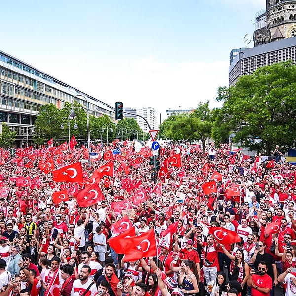 Almanya'da düzenlenen EURO 2024'te çeyrek final bileti alan A Milli Takımımız, bu akşam saat 22'de Hollanda karşısında adını bir üst tura yazdırmaya çalışacak.