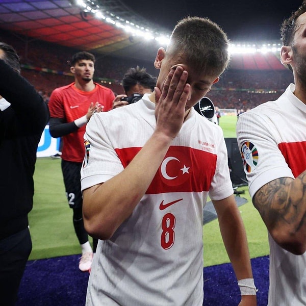 Arda Güler ve Hakan Çalhanoğlu ise gözyaşlarına hakim olamadı.