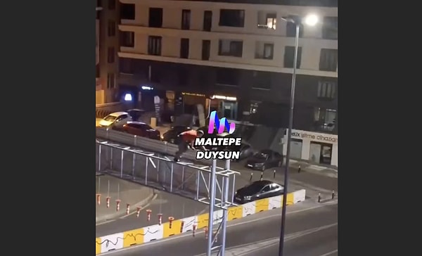 Maltepe'de bir vatandaş aşkını haykırmak için tabela direğine çıktı.