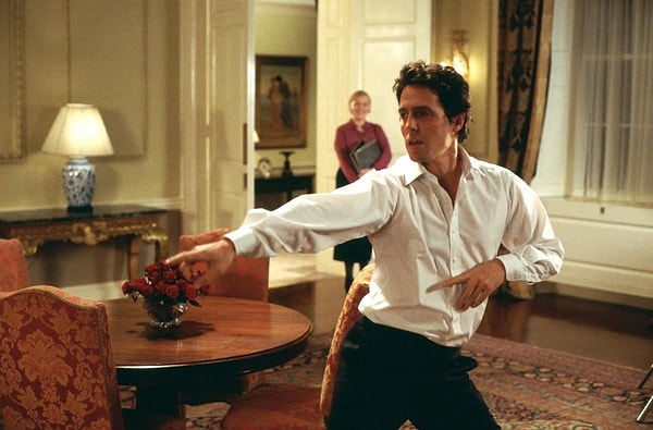 When we think of Hugh Grant, we all remember his handsome and charming roles in romantic comedies and his active relationships in his private life that frequently made headlines.