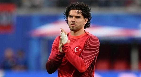 1999 yılında Hollanda'da doğan Ferdi Kadıoğlu, 2015'ten 2022 yılına kadar Hollanda'da U16-U21 milli takımlarında oynadıktan sonra Türkiye'yi seçti ve 19 kez milli olup 1 gol kaydetti.