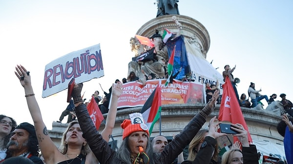 “Fransa'da Parlamento Seçimleri'nin 2'nci turunda aşırı sağa karşı büyük bir zafer kazanarak seçimleri 1'inci sırada bitiren Sol İttifak'ı kutluyor, İttifak'ın Filistin Devleti'ni tanıma iradesini memnuniyetle karşılıyorum.”