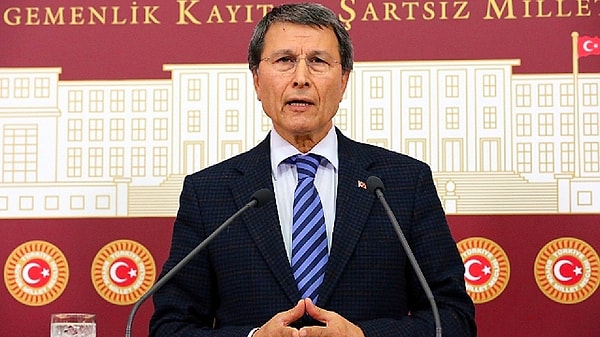 Kutlu Parti Kurucular Kurulu, parti genel başkanı ve yetkili organlarını seçmek üzere dün Ankara'da toplandı.Yusuf Halaçoğlu oy birliğiyle Kutlu Parti Genel Başkanlığına seçildi.