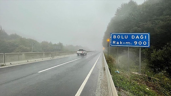 Bolu Belediye Başkanı Tanju Özcan, Bolu Dağı'nın adının Düzce Dağı olarak değiştirilmesi gerektiğini söyleyen Düzce Belediye Başkanı Faruk Özlü'ye tepki gösterdi.