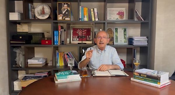 Kılıçdaroğlu videosunu “Bazı unuttuğunuz şeyleri sizlere tekrar hatırlatmak ve artık sorgulatmak istiyorum… Ekonomi Bakanı da dinlesin!” ifadeleriyle paylaştı.