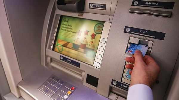 ATM'de teknik bir arıza meydana gelmesi: Nadir de olsa, ATM'de teknik bir arıza meydana gelmesi durumunda kartınız yutulabilir.