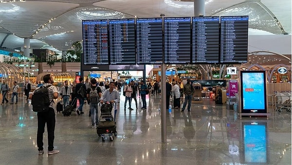 Bakanlık, özel kanunlarda ve kanun hükmünde kararnamelerde aksine hüküm bulunmadıkça deniz yetki alanlarında, su yollarında ve iç sularda kılavuzluk ve römorkörcülük hizmetleri ile liman idari sınırlarında demirleyen gemilerin demirleme ücretlerini ve bu ücretlerin ödenmesine ilişkin usul ve esaslar ile muafiyetleri belirleyecek.