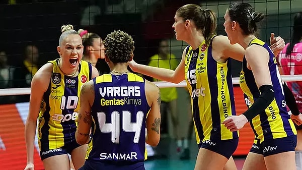 Fenerbahçe Opet'teki 'Sultanlar', pasör çaprazı Melissa Vargas, libero Gizem Örge, smaçör Meliha Diken ve orta oyuncular Eda Erdem Dündar ile Aslı Kalaç oldu.