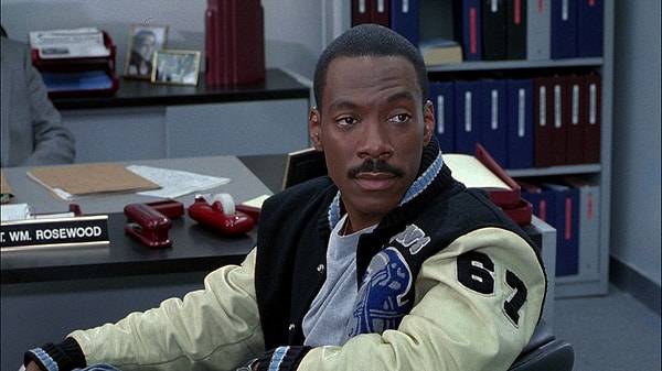 Seride Eddie Murphy'nin canlandırdığı dedektif Axel Foley karakteri, esprileri, kural tanımamazlığı ve cesaretiyle herkesin beğenisini toplamıştı.