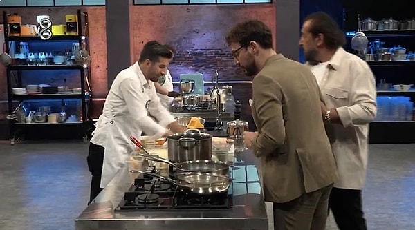 Ana kadronun belirlenmesi için düelloların sürdüğü MasterChef'in son bölümüne Danilo Zanna'nın İtalyan yemeği Ravioliyi yapamayan yarışmacıyı azarlaması damga vurdu!