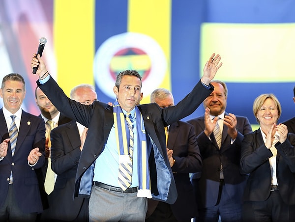 Fenerbahçe'de ilk kez 2018 yılında başkanlık koltuğuna oturan Ali Koç, göreve gelmesinin ardından sportif direktörlük görevini Damien Comolli'ye emanet etmişti.