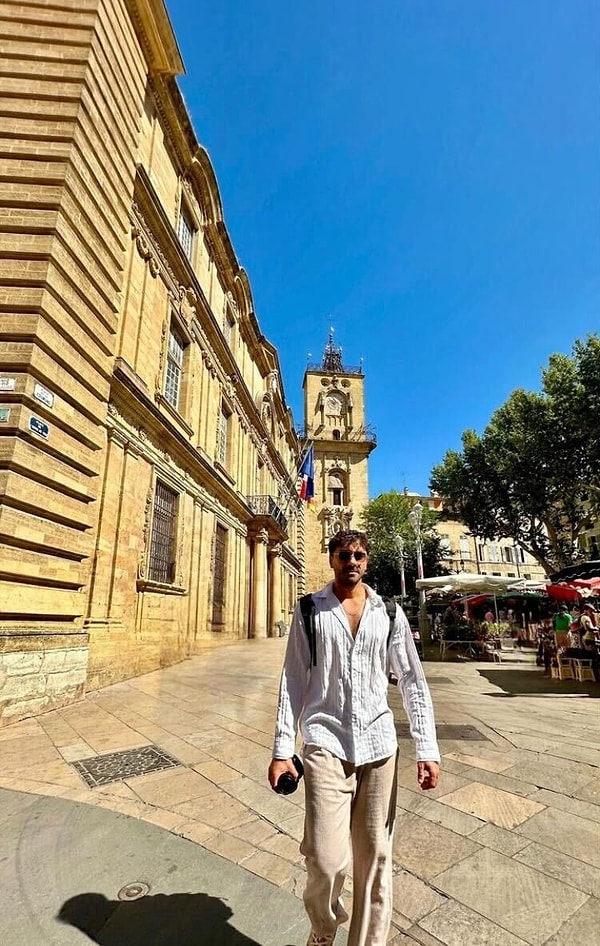 Aşk iddialarının ardından Alkan ve Özberk ikilisinden ses soluk çıkmadı, tatillerine hız kesmeden devam ettiler. Bugün Burcu Özberk de Gökhan Alkan da Fransa'da çekilen fotoğraflarını hesaplarından paylaştılar. Alkan, aşk iddialarına hiçbir gönderme yapmazken...