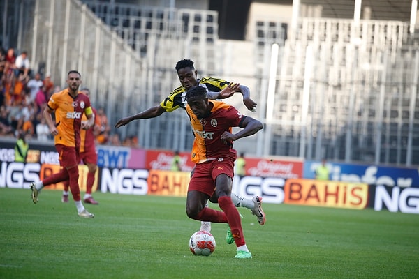 Galatasaray’ın yeni transferi Michy Batshuayi, LASK Linz ile oynanan hazırlık maçına ilk 11’de başladı. 74 dakika sahada kalan 30 yaşındaki Belçikalı golcü, yerini Taylan Antalyalı’ya bıraktı.