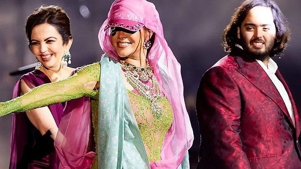 O gece herkesin bildiği Rihanna konseri gerçekleşti. Rihanna’nın o geceden 7 milyon dolar aldığı iddia edildi.