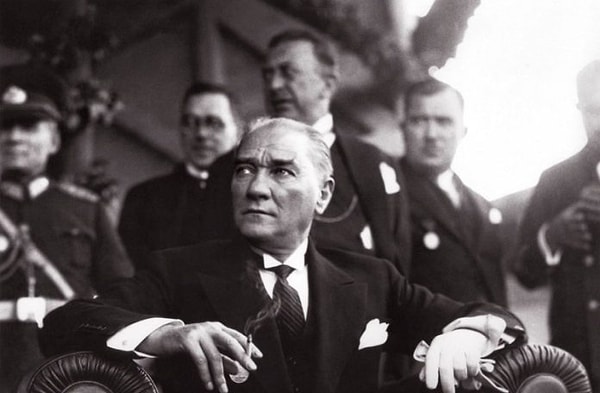 10. Atatürk 1881 yılında hangi ayda doğdu?