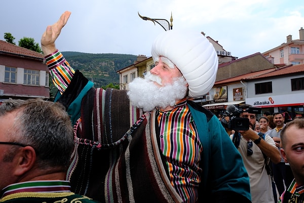 Eşşekten indi Paramotora Bindi