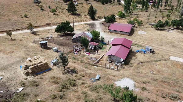 Baba Mustafa Kaytancı da kızı ile övündüğünü ifade ederek, "Kızımın sonuna kadar destekçiyim. Okuması için elimizden gelen her şeyi yapmaya hazırız. Burası dağ başı işimiz mesleğimiz zor ama kızım bu zorlukları gördükçe hırslandı. Biz de onunla gurur duyuyoruz" diye konuştu.