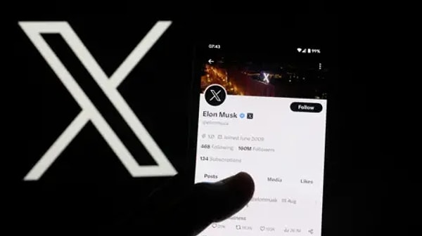 Twitter'ı satın alıp platformun adını 'X'e çeviren Elon Musk'ın adı son dönemde krizlerle anılıyor. AB'den yapılan açıklamada, Musk'ın sahibi olduğu X platformunun 'çevrim içi içerik kurallarına aykırı davranışlarda bulunduğu'na dikkat çekildi.