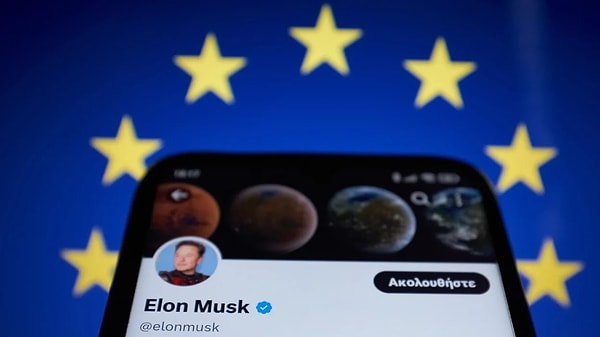 Musk'ın açıklamasından sonra tüm gözler tekrar AB Komisyonu'na çevrilirken, X platformu özellikle de 'doğrulanmış' mavi tik hesaplarının diğer kullanıcıları aldatması potansiyelini taşıdığına dikkat çekilerek eleştirilerin odağında.