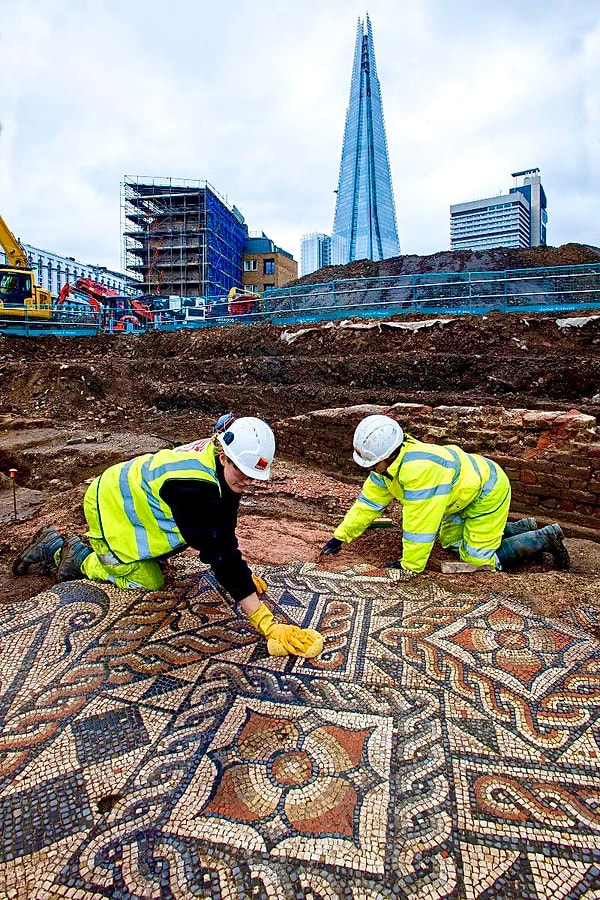 8. 2022 yılında Londra'da keşfedilen en büyük Roma mozaiği.