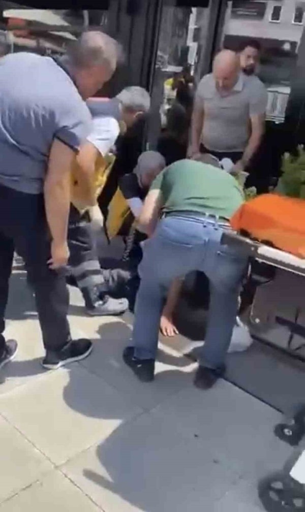 İhbar üzerine olay yerine çok sayıda ambulans ve polis ekibi sevk edildi. Kazada yaralananlar, hastanelere kaldırıldı. Kazada ağır yaralanan 16 yaşındaki Batın Barlas Çeki, hastanede yapılan tüm müdahalelere rağmen hayatını kaybetti. Olay yeri inceleme ekipleri çalışma yaparken, polis de çevredeki güvenlik kamera görüntülerini inceledi.