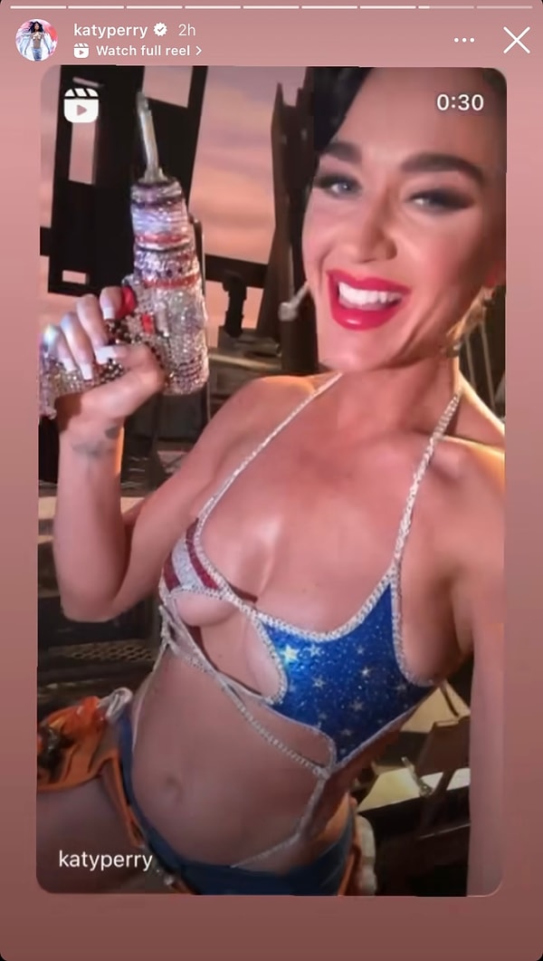 Katy Perry yeni şarkısının klibinden görüntüler paylaştı.