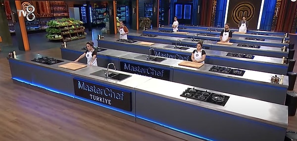 Yarışmacılarla MasterChef jürileri arasında bazı gergin anlar yaşandı. Bazen de konsantresi bozulan yarışmacılara Mehmet Yalçınkaya, Somer Sivrioğlu ve Danilo Zanna destekleyici sözler dile getirdi.