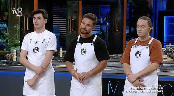 Kıyasıya rekabet yaşanan MasterChef'te son üçe Bera, Hakan ve Onur kaldı. İkinci önlüğün sahibi yemeğini başarıyla çıkaran Hakan oldu.