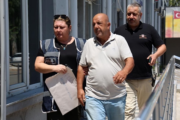 Adalet Bakanı Yılmaz Tunç, sosyal medya hesabından yaptığı paylaşımda, “İzmir'in Konak ilçesinde sağanak yağıştan korunmaya çalışırken elektrik akımına kapılan 2 kişinin hayatını kaybetmesiyle ilgili İzmir Cumhuriyet Başsavcılığı tarafından başlatılan adli soruşturma titizlikle sürdürülmektedir. Soruşturma kapsamında, bilirkişi ön raporuna göre olayda sorumlukları belirlenen 29 kişi hakkında gözaltı talimatı verilmiştir” ifadelerini kullanmıştı.