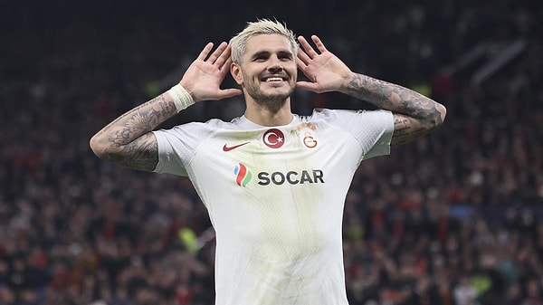 Icardi'nin Galatasaray kampında çekilen bu fazlasıyla düşünceli ve depresif hallerinin kulüp yönetimi tarafından da takip edildiği ve onu eski neşeli haline döndürmek için adeta seferberlik ilan edildiği konuşuluyor.