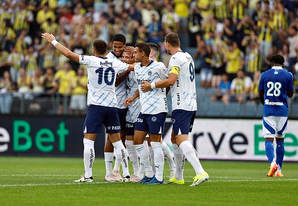 Mourinho yönetimindeki sarı-lacivertliler, Szymanski, Tadic, Kent ve Dzeko'nun golleriyle karşılaşmadan 4-0 galip ayrıldı.