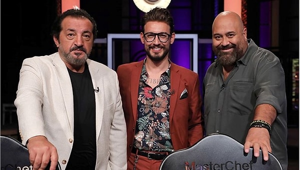 2018'den bu yana TV8 ekranlarında yayınlanan MasterChef, 2011 yılında Show TV ekranlarında Murat Bozok, Batuhan Piatti ve Erol Kaynar'ın jüriliğinde yayınlanmıştı.