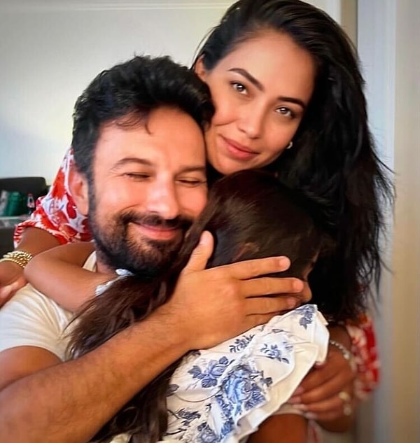 Tarkan, teşekkür videosunun ardından paylaşımlara doyamayıp birkaç saat sonra eşi Pınar ve kızı Liya ile fotoğraflarını paylaştıp kızlarının altıncı yaş gününü kutladı.