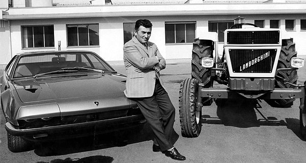 Logodaki boğa figürü, Ferruccio Lamborghini'nin markasına kendi ruhunu yansıtmak ve kendisiyle özdeşleştirmek istemesinden ilham alıyor.