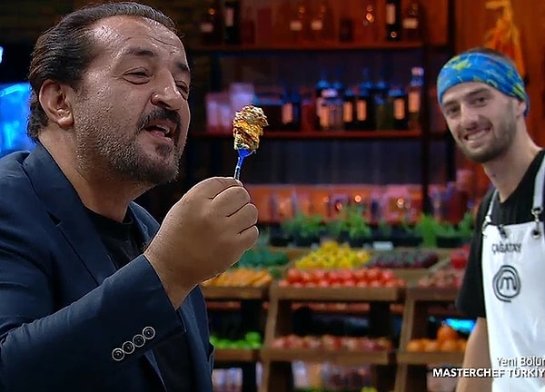 TikToker Emre Korumak, MasterChef jürisinin tadım yaptığı anları taklit ederek izleyenleri güldürdü.