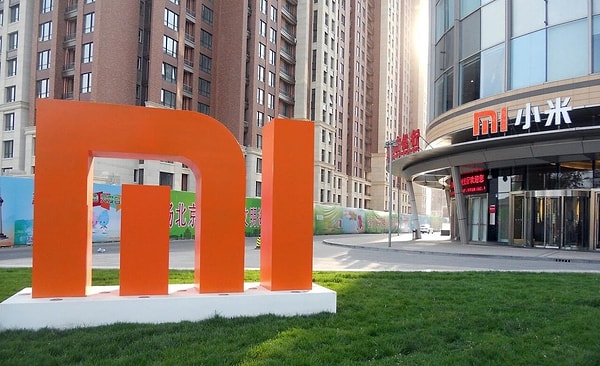 Çin'in teknoloji devi Xiaomi, 330 milyon dolarlık yatırımla kurduğu 81.000 metrekarelik insansız, kendini geliştiren robot fabrikasıyla yılda 10 milyondan fazla akıllı telefon üretmeyi planlıyor.