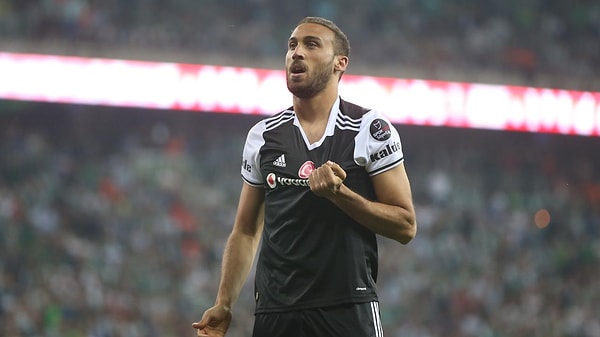 33 yaşındaki forvet, geçtiğimiz sezon Beşiktaş formasıyla 47 maçta 11 gol, 5 asistlik performans ortaya koymuştu.